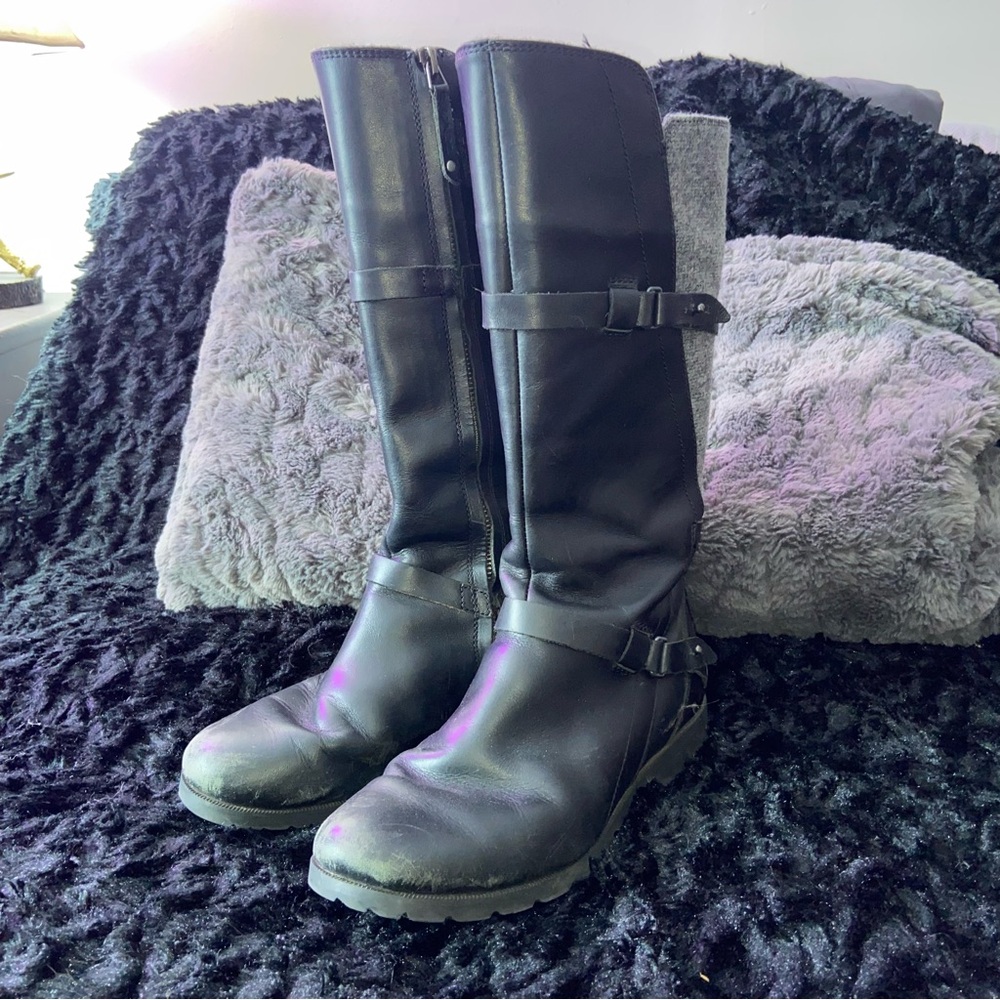 Teva De La Vina Black and Grey Women's Boots